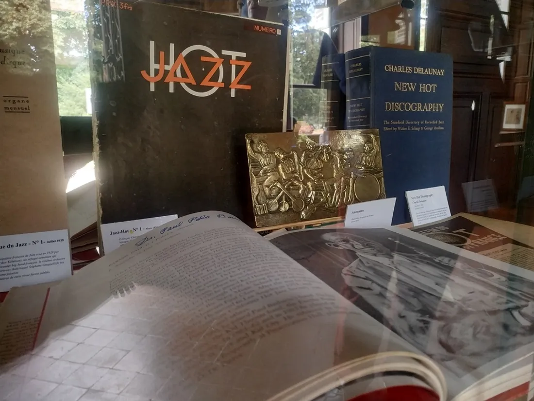 vitrine expo jazz Philippe Tijou chateau des Hommeaux Combrée_16 09 21_CJ